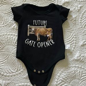 🌻 5 for $25 🌻 bundle for discount NWOT cow onesie